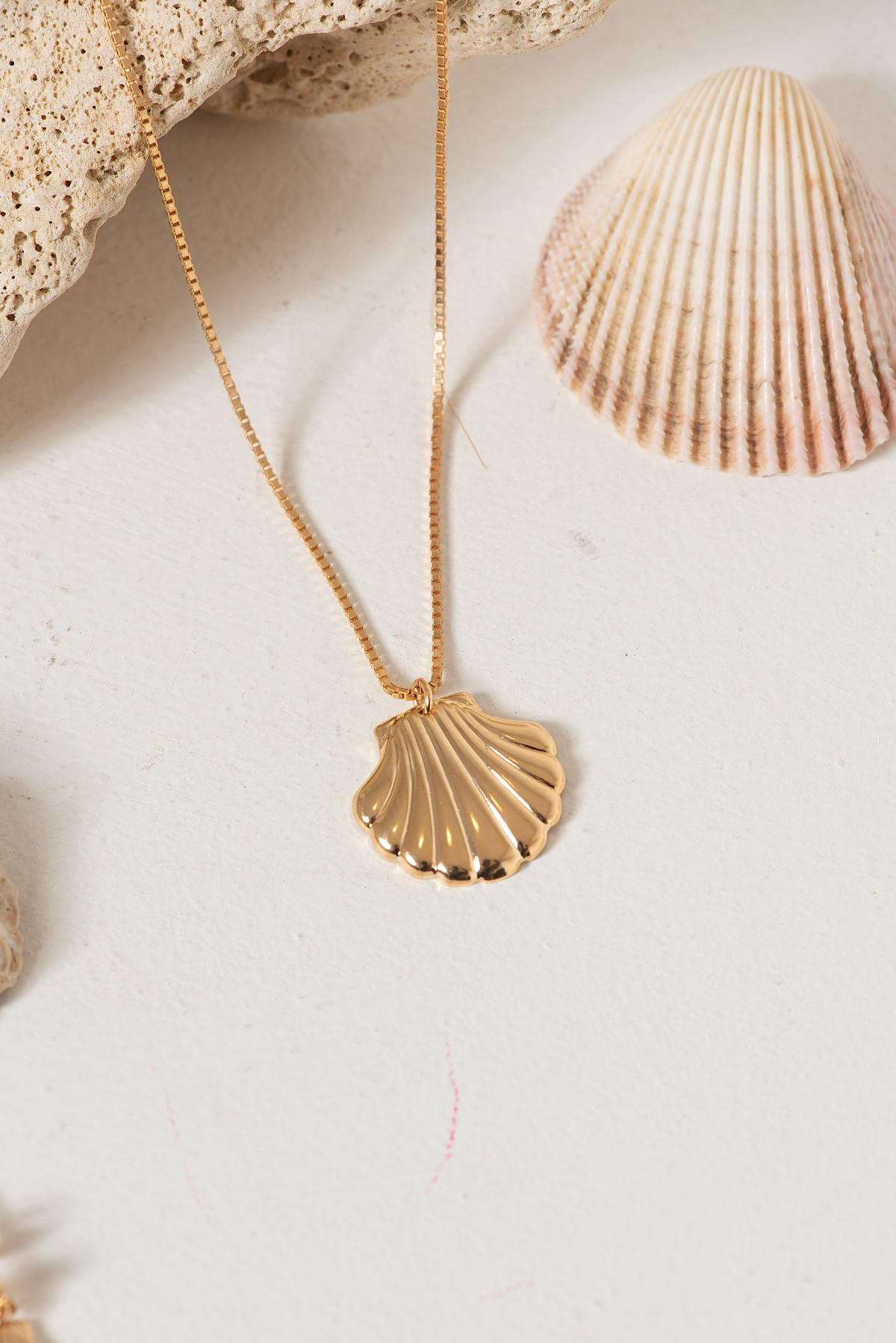 Campanha de Moda Brias Barume Jóias, Fotografia de Moda e Produtos Semijóias, Modelo Isabela Pardini, fotógrafo Gresley Guimarães do Estúdio Abrassear, Locação Casa Bali em Contagem, Grande Bh