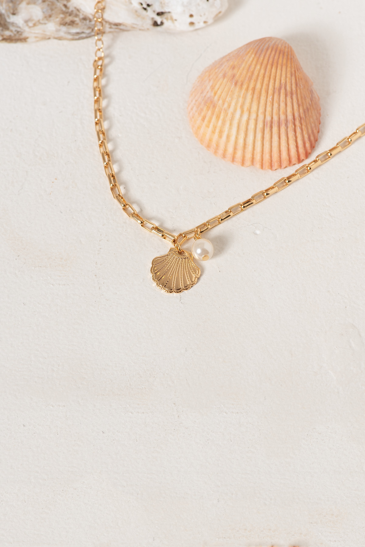 Campanha de Moda Brias Barume Jóias, Fotografia de Moda e Produtos Semijóias, Modelo Isabela Pardini, fotógrafo Gresley Guimarães do Estúdio Abrassear, Locação Casa Bali em Contagem, Grande Bh