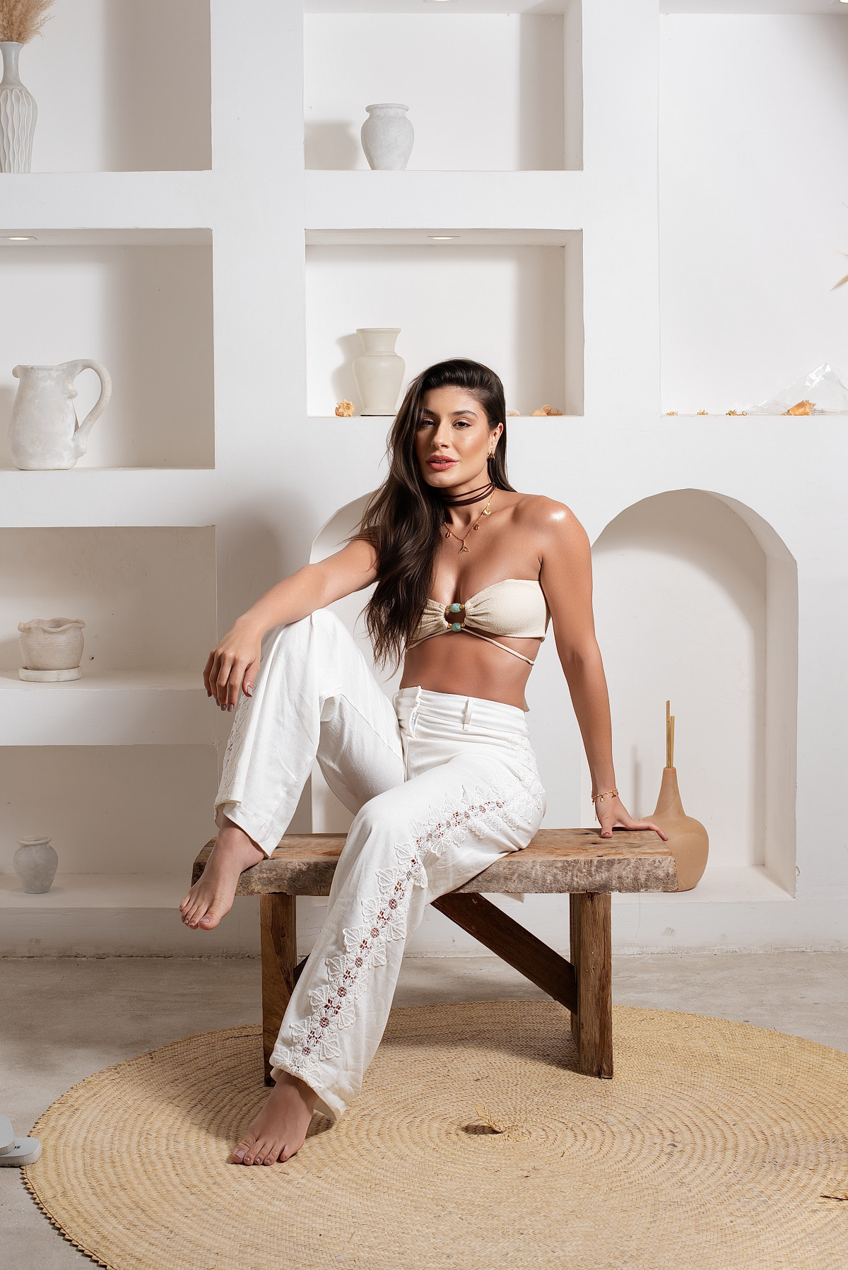 Campanha de Moda Brias Barume Jóias, Fotografia de Moda e Produtos Semijóias, Modelo Isabela Pardini, fotógrafo Gresley Guimarães do Estúdio Abrassear, Locação Casa Bali em Contagem, Grande Bh