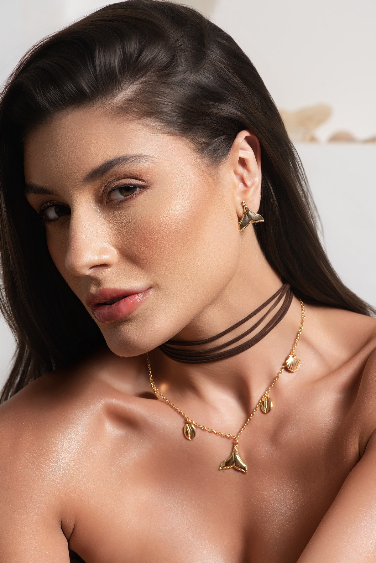 Campanha de Moda Brias Barume Jóias, Fotografia de Moda e Produtos Semijóias, Modelo Isabela Pardini, fotógrafo Gresley Guimarães do Estúdio Abrassear, Locação Casa Bali em Contagem, Grande Bh