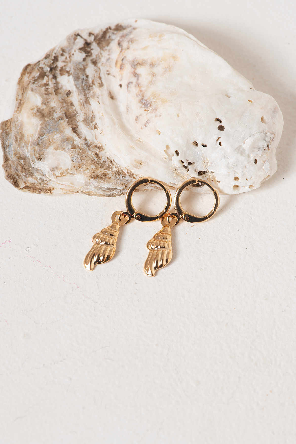 Campanha de Moda Brias Barume Jóias, Fotografia de Moda e Produtos Semijóias, Modelo Isabela Pardini, fotógrafo Gresley Guimarães do Estúdio Abrassear, Locação Casa Bali em Contagem, Grande Bh