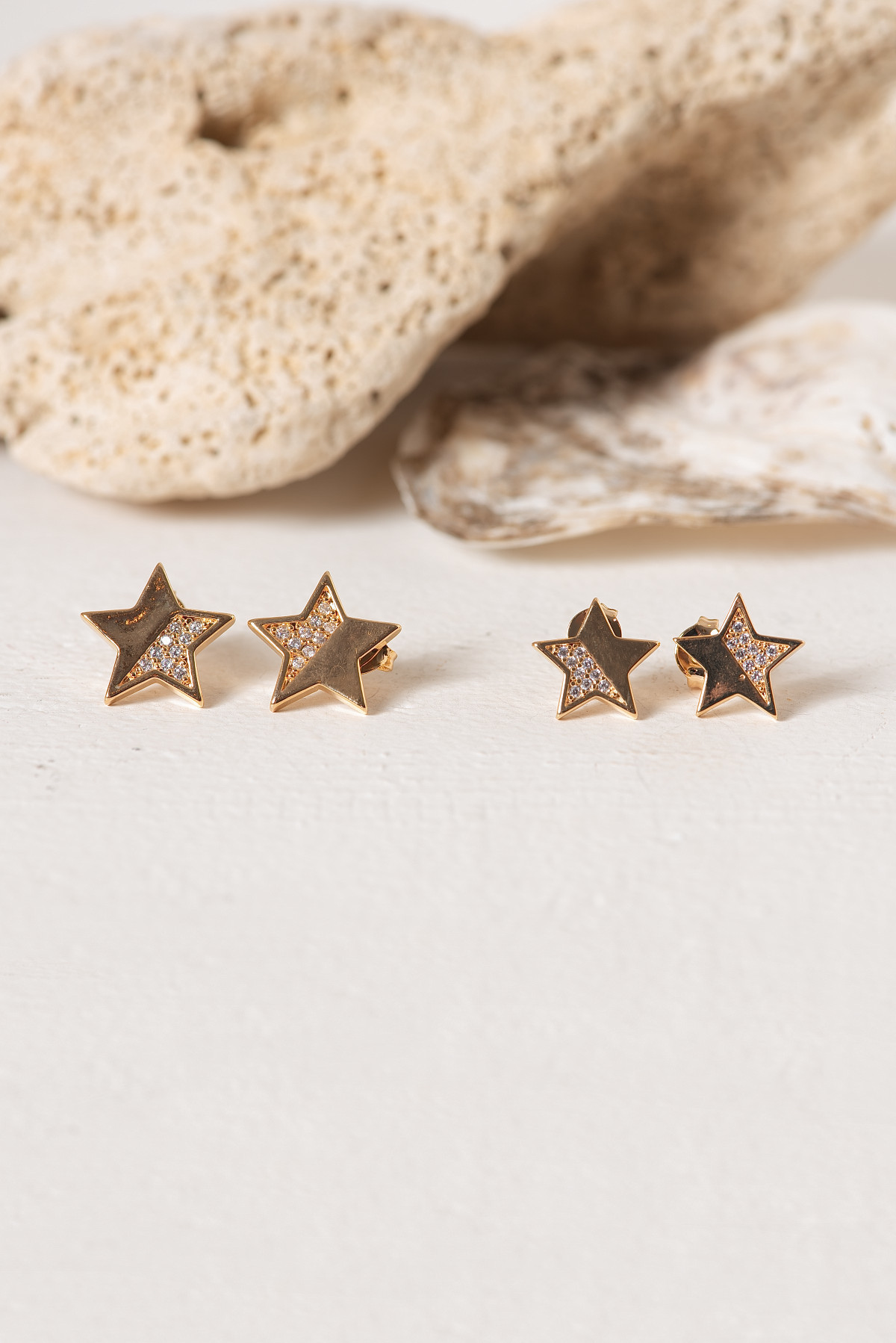 Campanha de Moda Brias Barume Jóias, Fotografia de Moda e Produtos Semijóias, Modelo Isabela Pardini, fotógrafo Gresley Guimarães do Estúdio Abrassear, Locação Casa Bali em Contagem, Grande Bh