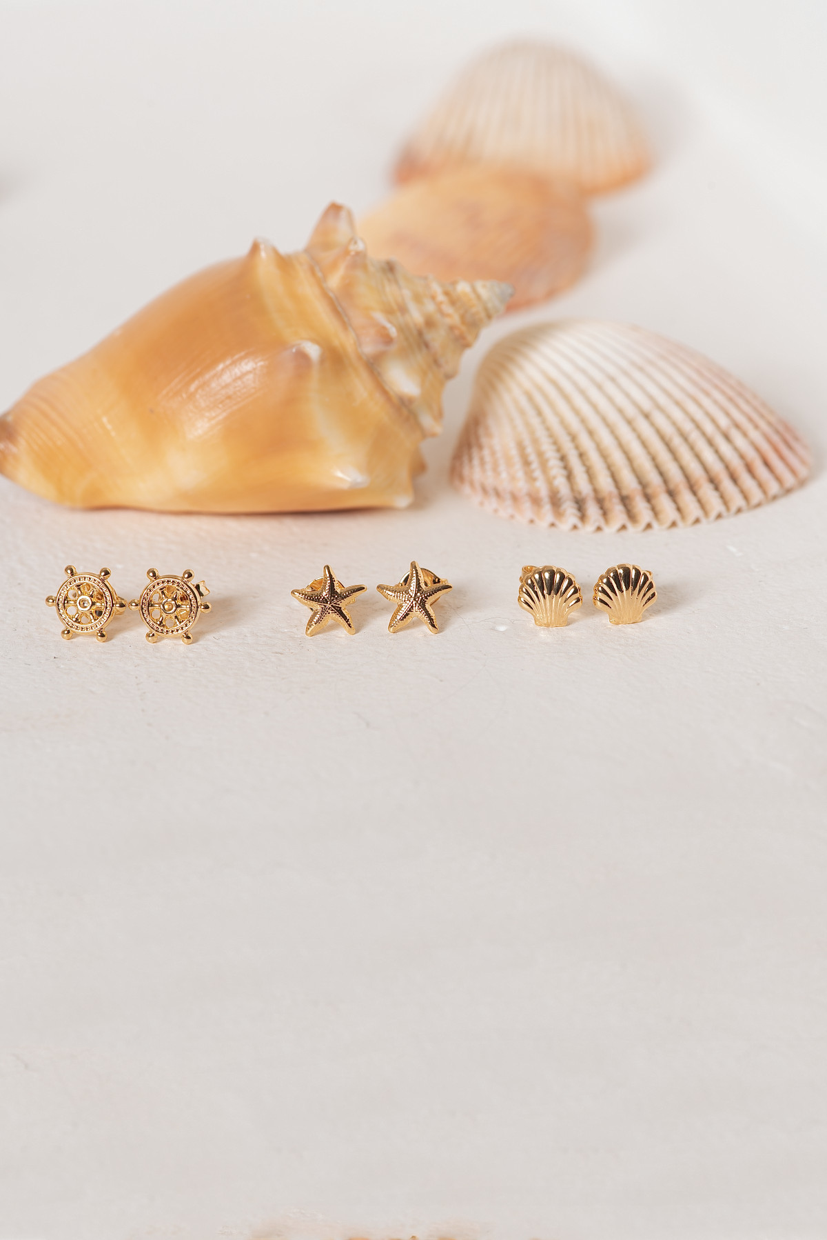 Campanha de Moda Brias Barume Jóias, Fotografia de Moda e Produtos Semijóias, Modelo Isabela Pardini, fotógrafo Gresley Guimarães do Estúdio Abrassear, Locação Casa Bali em Contagem, Grande Bh