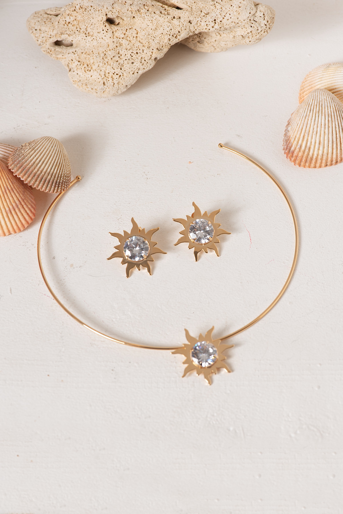 Campanha de Moda Brias Barume Jóias, Fotografia de Moda e Produtos Semijóias, Modelo Isabela Pardini, fotógrafo Gresley Guimarães do Estúdio Abrassear, Locação Casa Bali em Contagem, Grande Bh