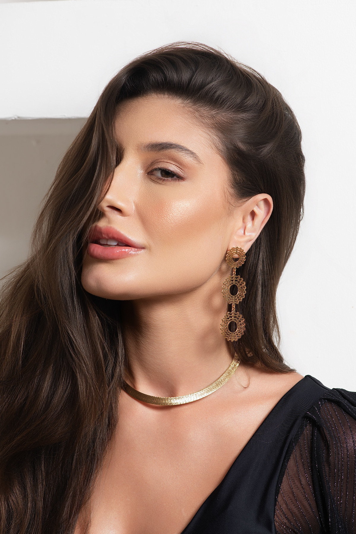 Campanha de Moda Brias Barume Jóias, Fotografia de Moda e Produtos Semijóias, Modelo Isabela Pardini, fotógrafo Gresley Guimarães do Estúdio Abrassear, Locação Casa Bali em Contagem, Grande Bh