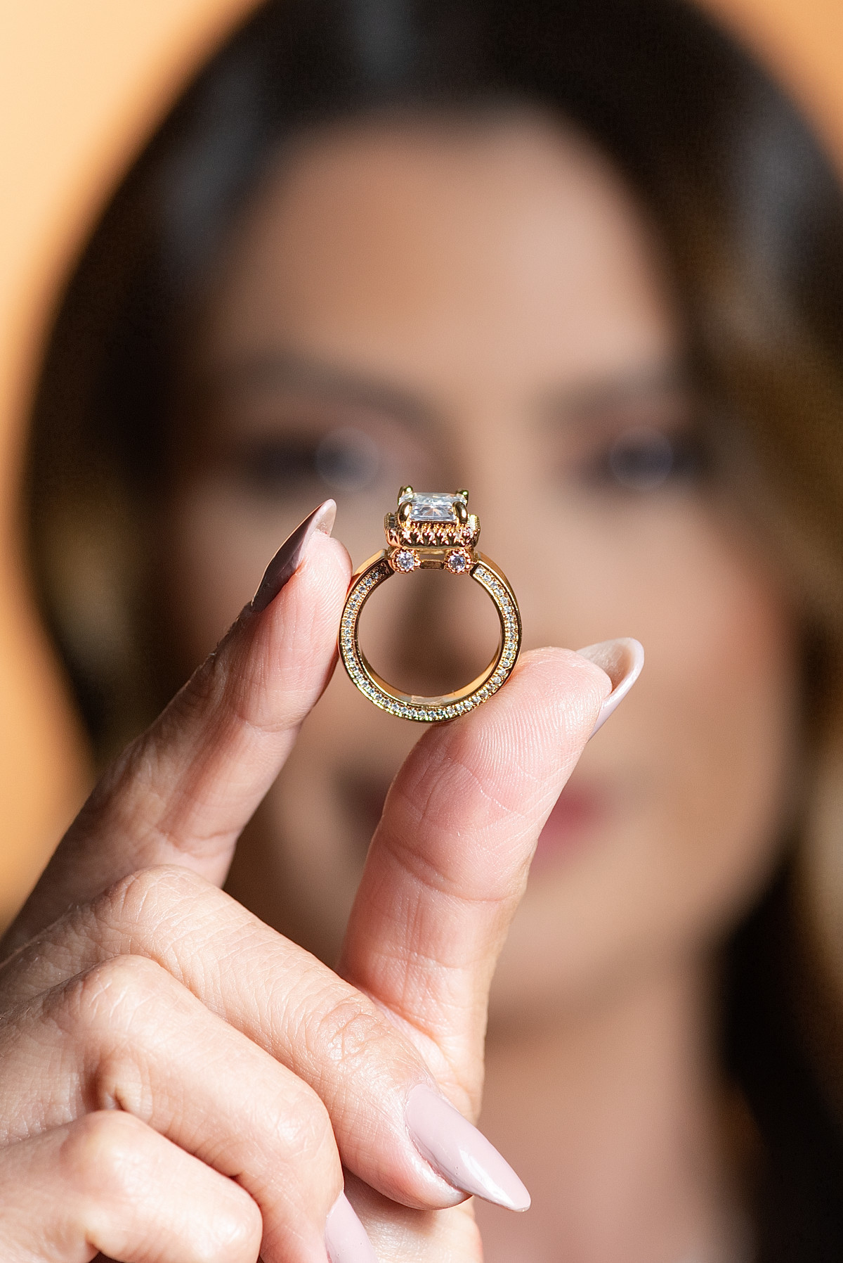 Fotografia de Produtos de Moda, Coleção Destino Barume Jóias realizado no Estúdio Abrassear em Contagem pelo Fotógrafo Gresley Guimarães e a Modelo Ana Paula Diniz Jornalista da Band Minas