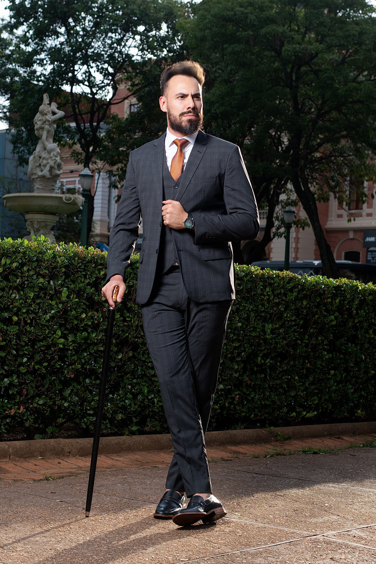 Editorial Moda Masculina Guillermo Eco Alfaiataria realizado na Praça da Liberdade em Belo Horizonte pelo Fotógrafo de Moda Gresley Guimarães do Estúdio Abrassear de Contagem