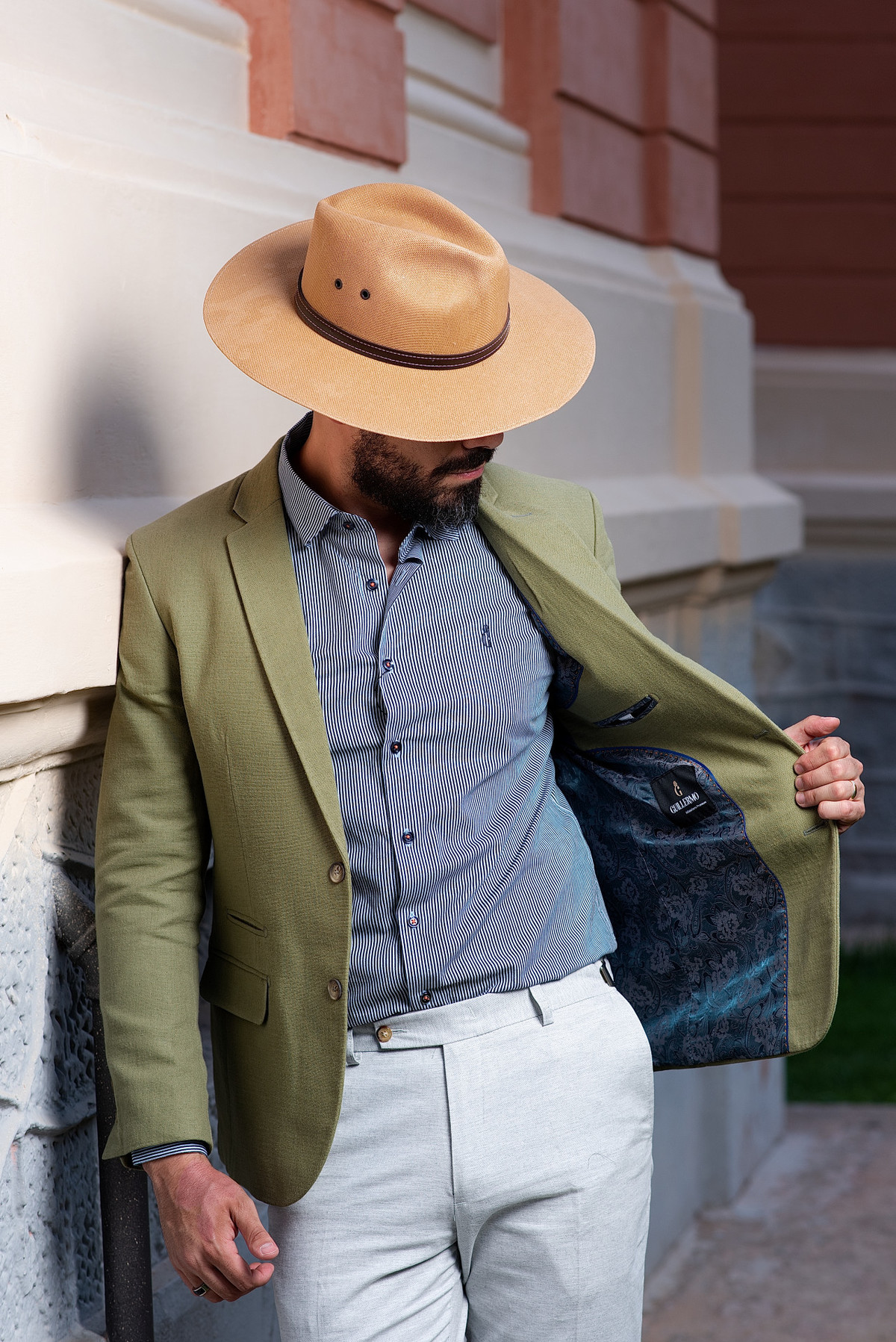 Editorial Moda Masculina Guillermo Eco Alfaiataria realizado na Praça da Liberdade em Belo Horizonte pelo Fotógrafo de Moda Gresley Guimarães do Estúdio Abrassear de Contagem