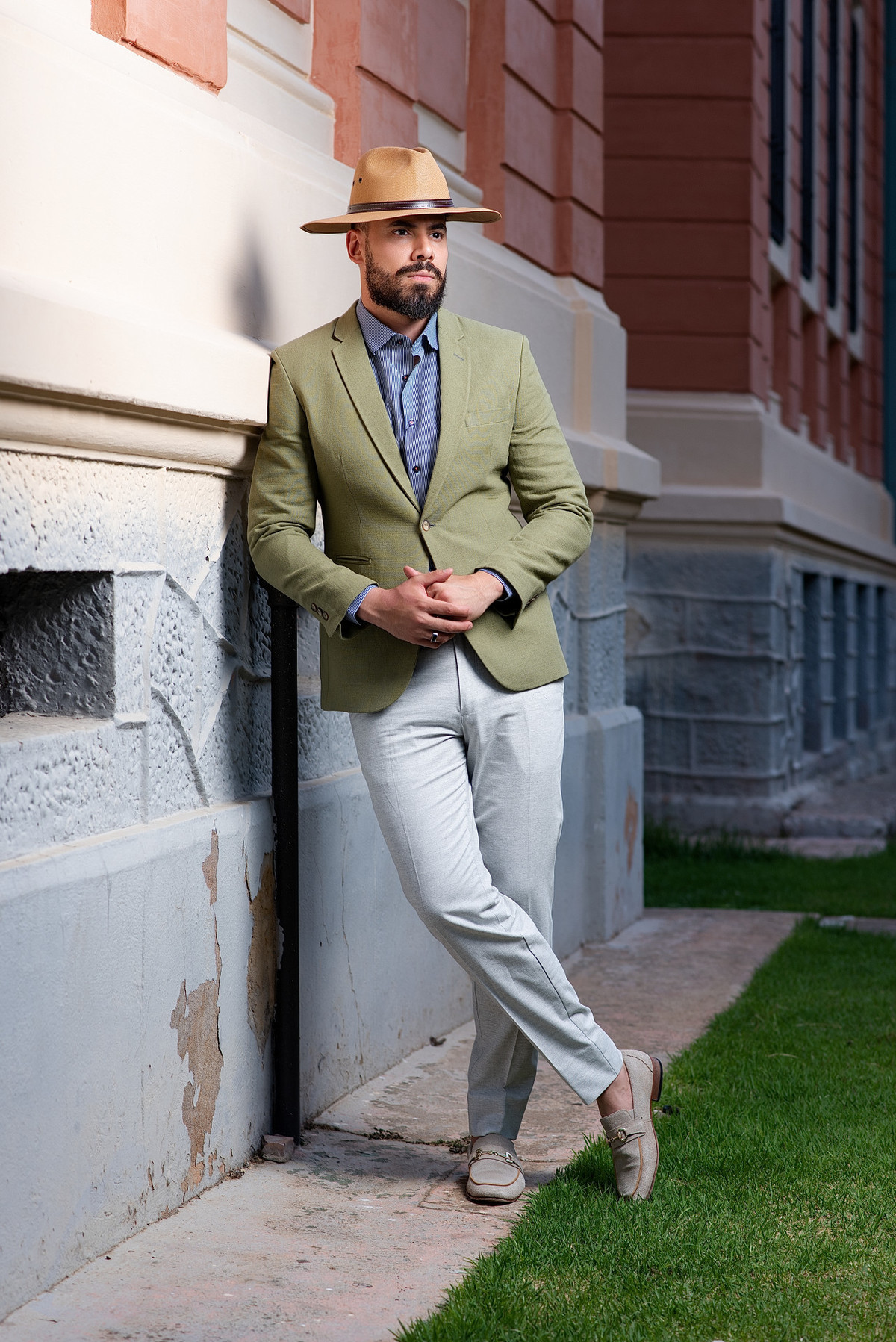 Editorial Moda Masculina Guillermo Eco Alfaiataria realizado na Praça da Liberdade em Belo Horizonte pelo Fotógrafo de Moda Gresley Guimarães do Estúdio Abrassear de Contagem