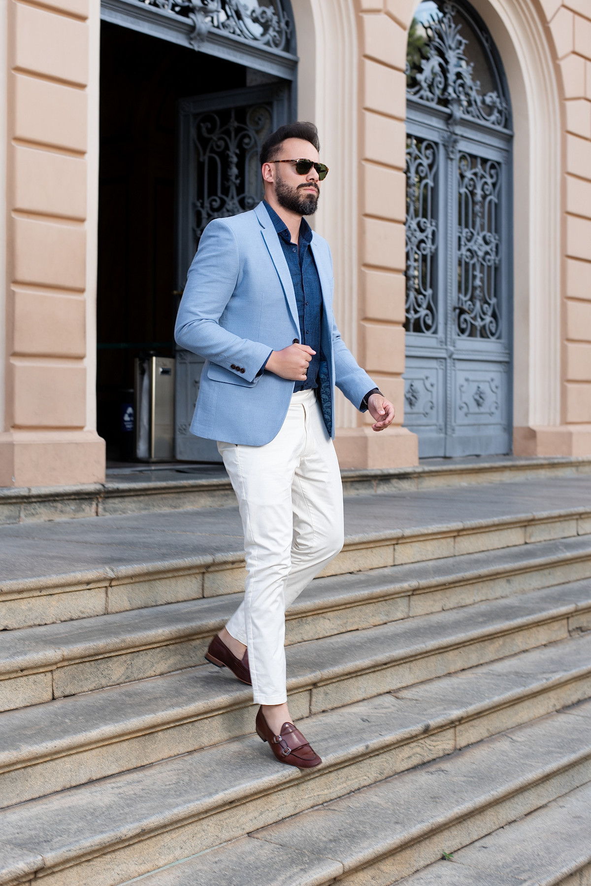 Editorial Moda Masculina Guillermo Eco Alfaiataria realizado na Praça da Liberdade em Belo Horizonte pelo Fotógrafo de Moda Gresley Guimarães do Estúdio Abrassear de Contagem