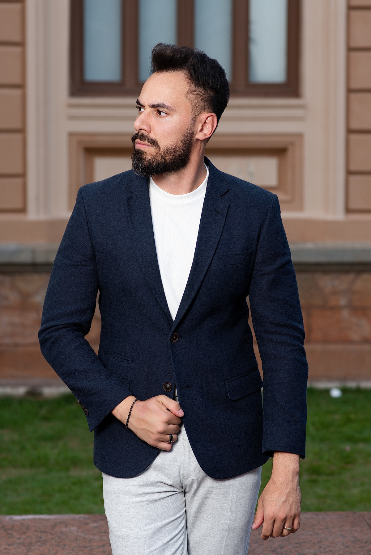 Editorial Moda Masculina Guillermo Eco Alfaiataria realizado na Praça da Liberdade em Belo Horizonte pelo Fotógrafo de Moda Gresley Guimarães do Estúdio Abrassear de Contagem