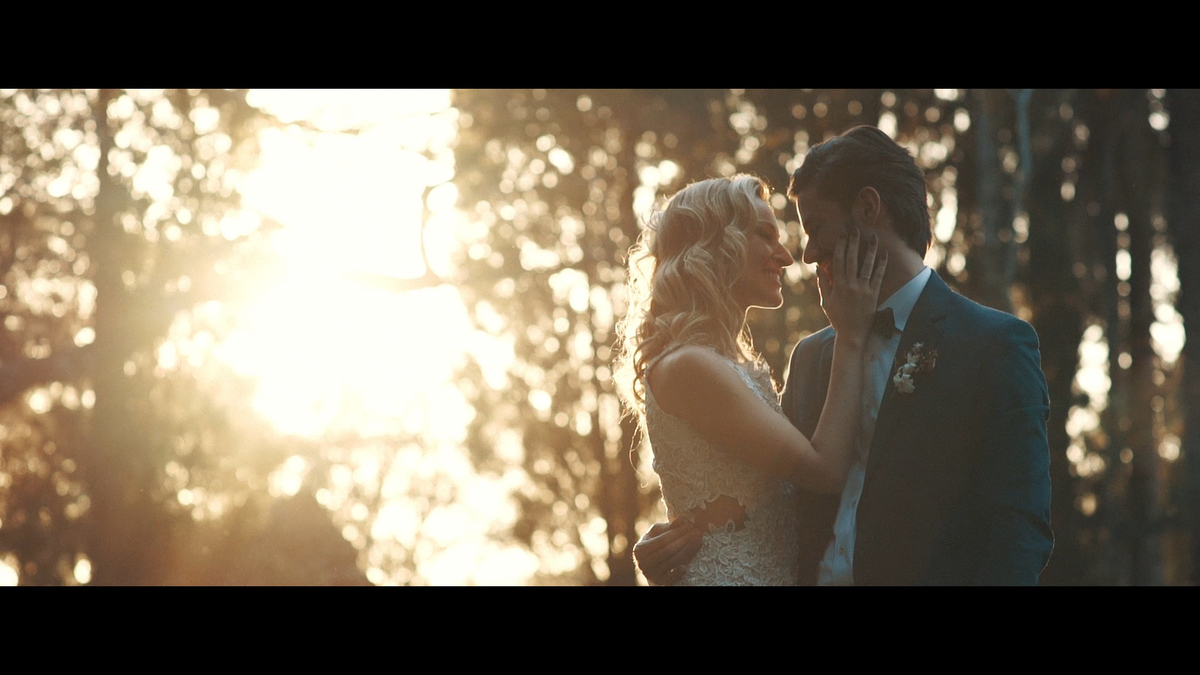 FOTOGRAFIA DE ENSAIO AO PÔR DO SOL NA FAZENDA SANTA BÁRBARA POR HRT FILMES