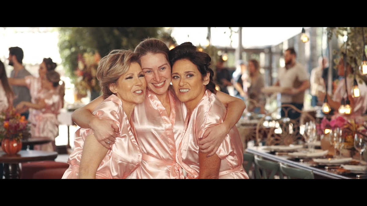 FOTOGRAFIA DA NOIVA E MADRINHAS DE CASAMENTO POR HRT FILMES