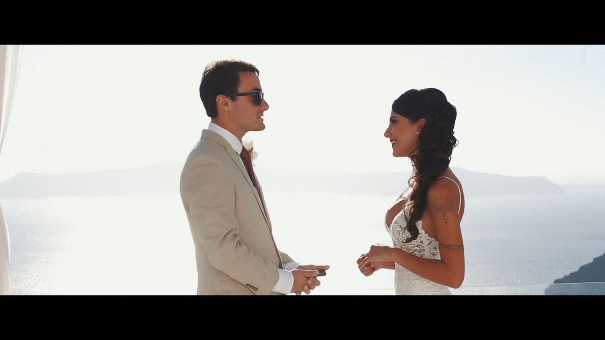 FOTOGRAFIA DOS NOIVOS NA CERIMÔNIA RELIGIOSA - SANTORINI - GRÉCIA POR HRT FILMES