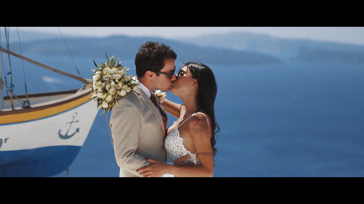 FOTOGRAFIA ENSAIO DE CASAL BEIJO EM SANTORINI - GRÉCIA POR HRT FILMES