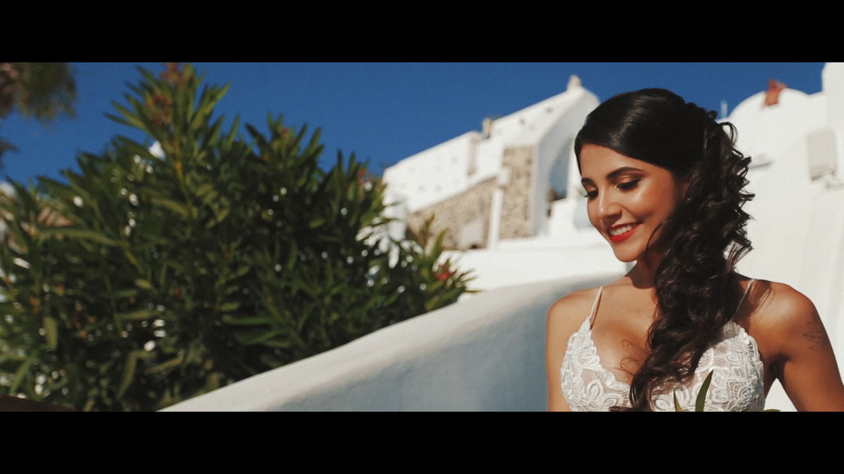 FOTOGRAFIA DA NOIVA NA CERIMÔNIA EM SANTORINI - GRÉCIA POR HRT FILMES
