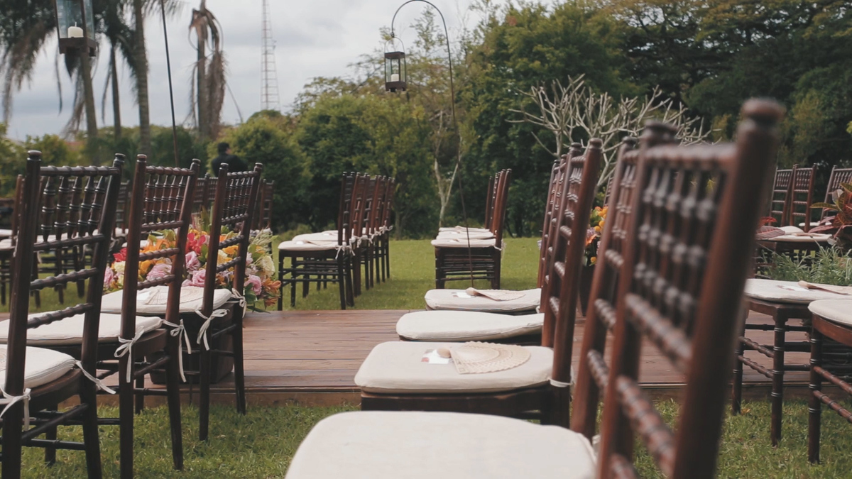 FOTOGRAFIA DE CASAMENTO DE DECORAÇÃO NO CAMPO FAZENDA DONA CATARINA POR HRT FILMES