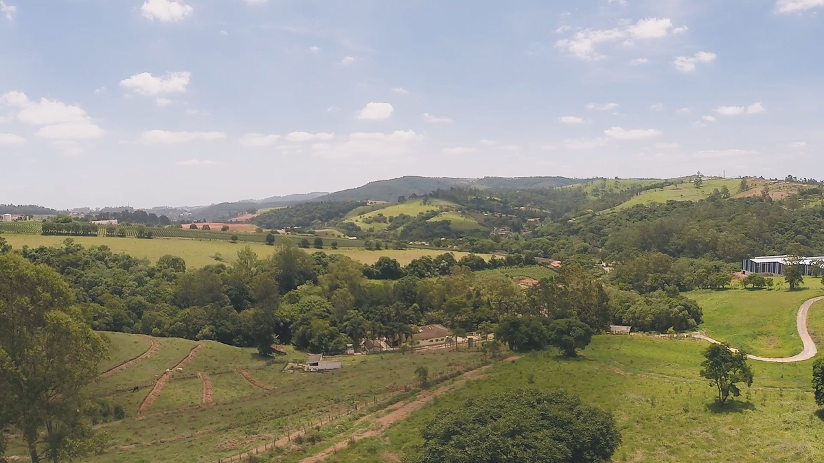 FOTOGRAFIA FEITA PELO DRONE NO  CASAMENTO REALIZADO NO HOTEL VILLA D'ANGELO EM ITATIBA SÃO PAULO POR HRT FILMES
