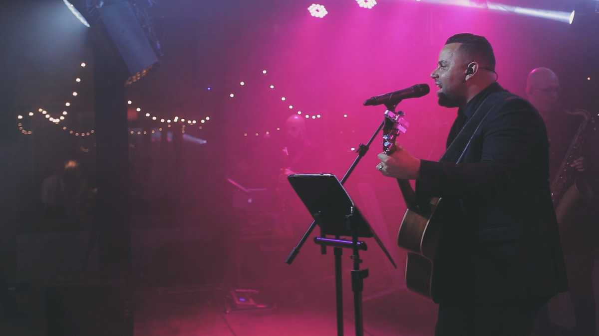 FOTOGRAFIA DA BANDA THE FLAVOURS NO CASAMENTO REALIZADO NO HOTEL VILLA D'ANGELO EM ITATIBA SÃO PAULO POR HRT FILMES