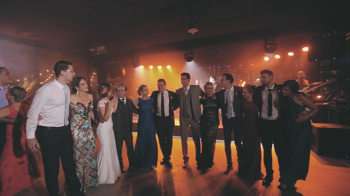 FOTOGRAFIA DOS FAMILIARES NO CASAMENTO REALIZADO NO HOTEL VILLA D'ANGELO EM ITATIBA SÃO PAULO POR HRT FILMES