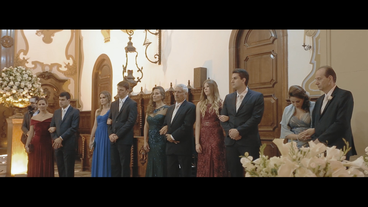 IMAGEM DOS PADRINHOS NO ALTAR DA IGREJA SENHORA DE FÁTIMA EM SUMARÉ-CASAMENTO MAYRA E RICARDO-FEITO POR HRT FILMES