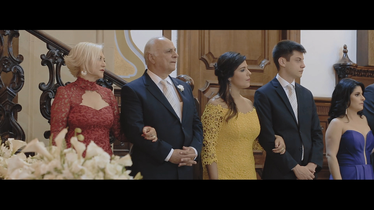 IMAGEM PAIS DOS NOIVOS NO ALTAR DA IGREJA SENHORA DE FÁTIMA EM SUMARÉ-CASAMENTO MAYRA E RICARDO-FEITO POR HRT FILMES