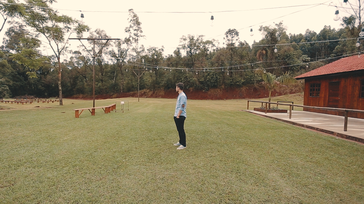 VÍDEO DE CASAMENTO MARLU E DIOGO IMAGEM  DO NOIVO NO ESPAÇO DO CASAMENTO PARANÁ BRASIL POR HRT  FILMES