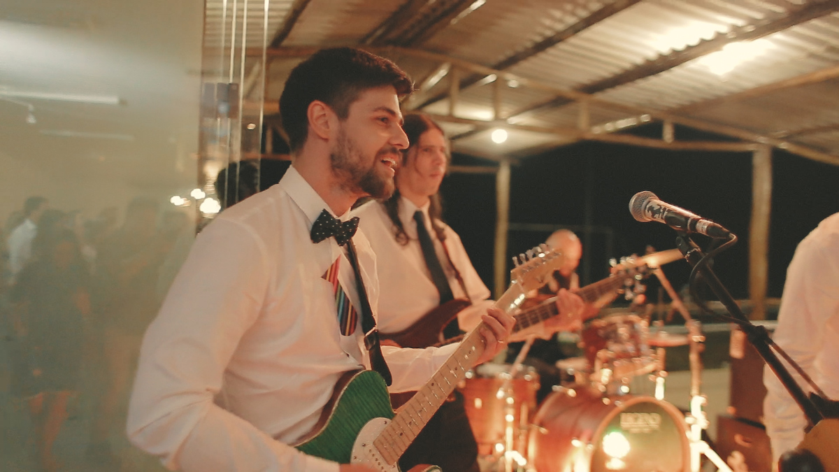 VÍDEO DE CASAMENTO MARLU E DIOGO IMAGEM DA FESTA DE CASAMENTO NOIVO TOCANDO GUITARRA PARANÁ BRASIL POR HRT  FILMES