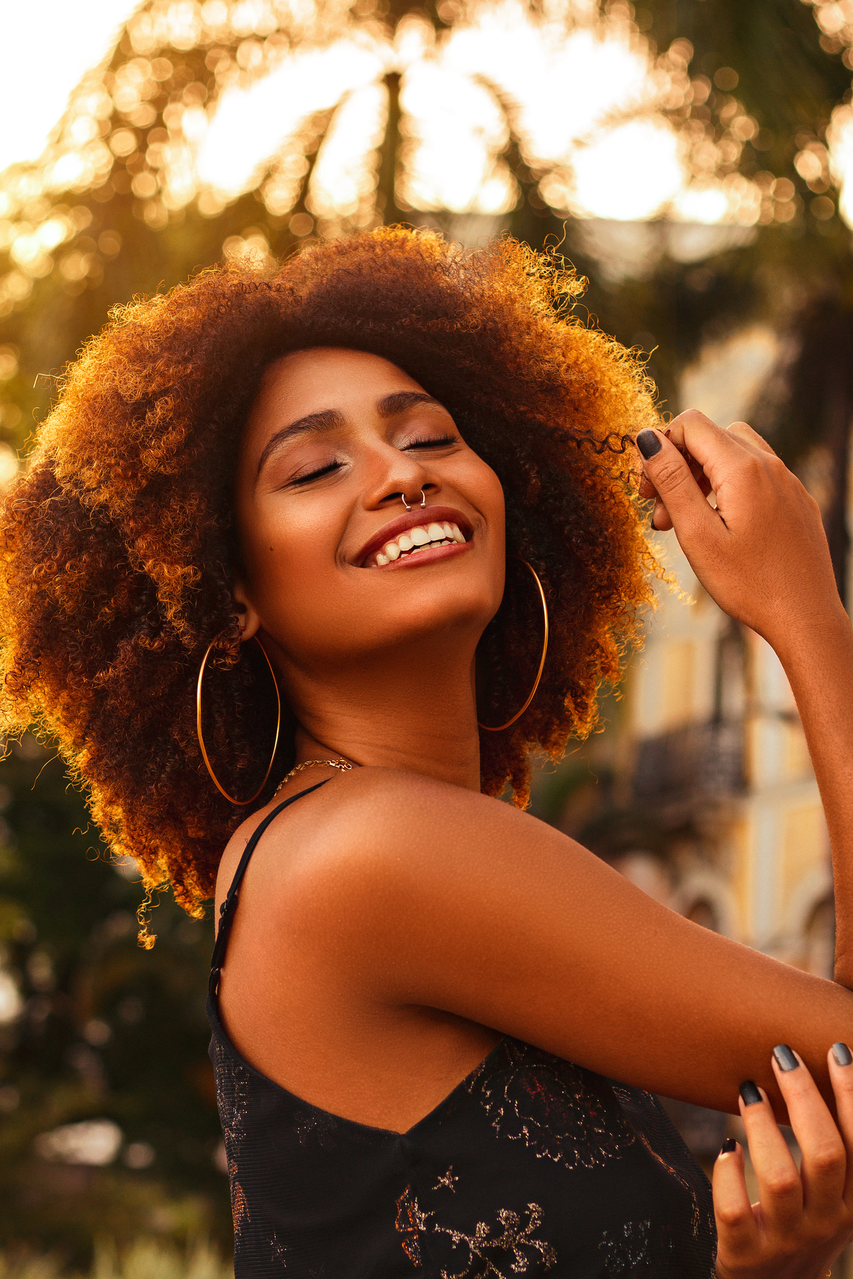 Ensaio fotográfico feminino contraluz, fim de tarde no palácio anchieta em Vitória ES