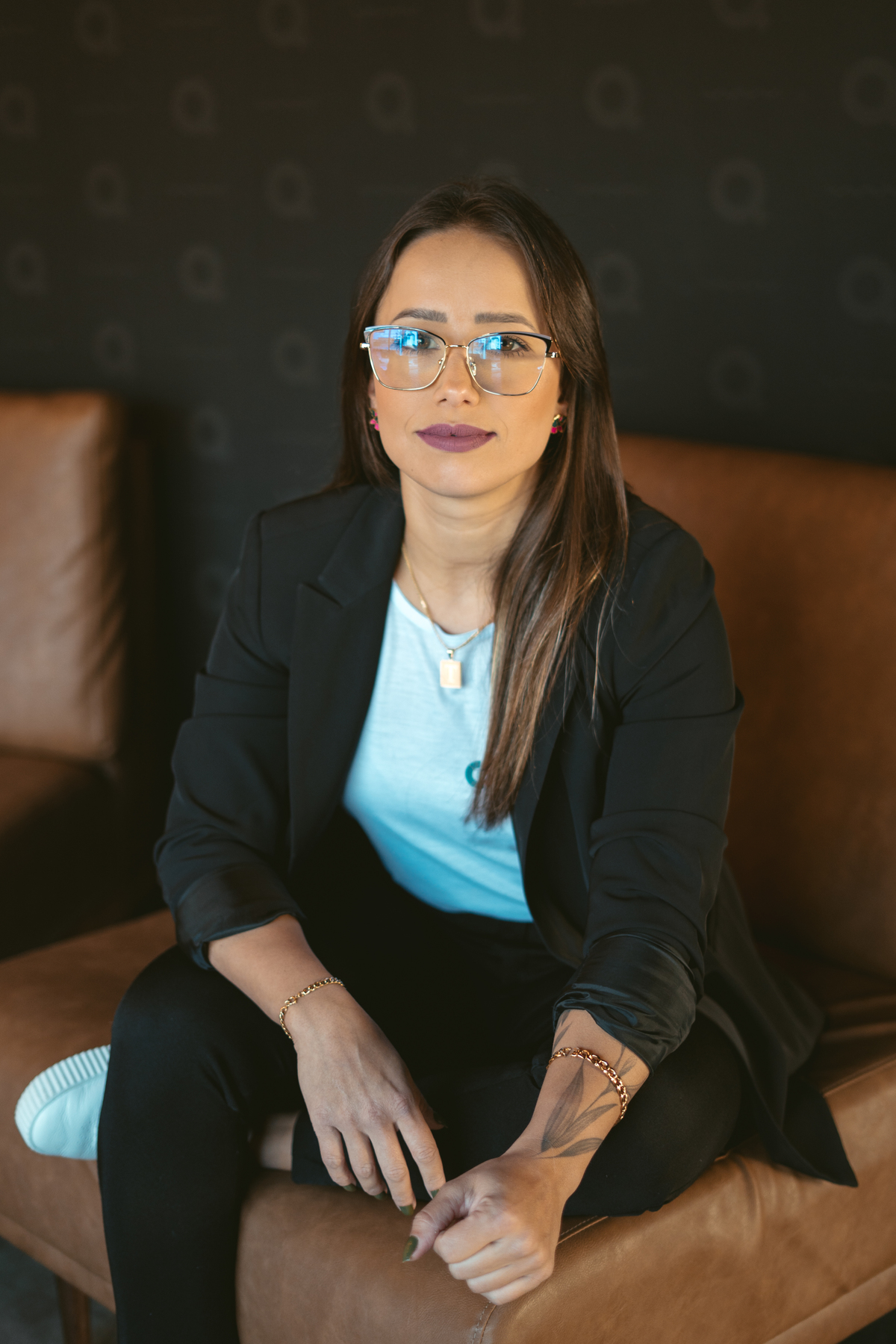 ensaio feminino empresarial profissional interno para contadora - julia motti fotografai em tramandai