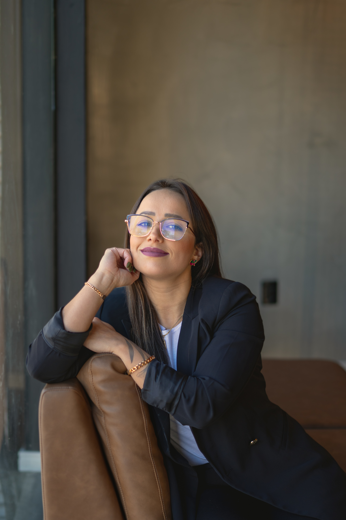 ensaio feminino empresarial profissional interno para contadora - julia motti fotografai em tramandai