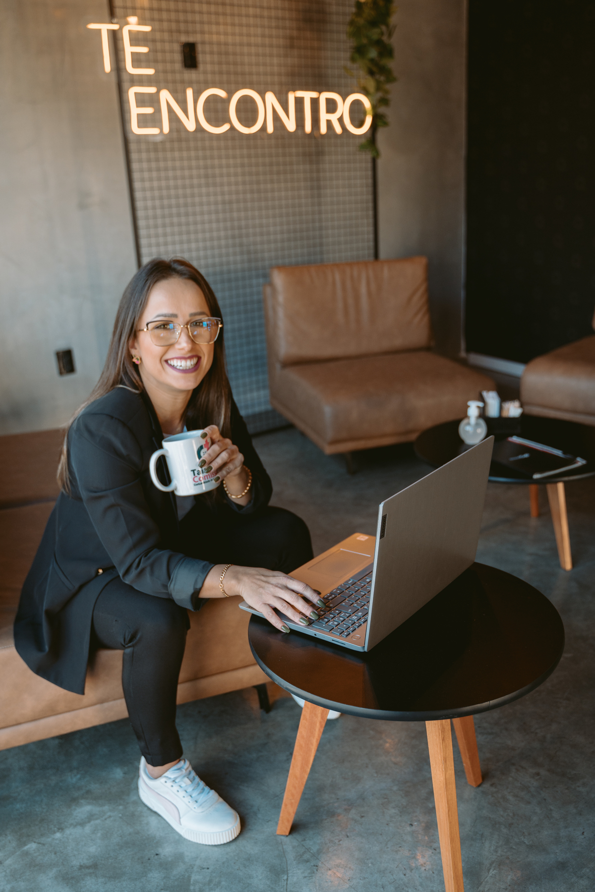 ensaio feminino empresarial profissional interno para contadora - julia motti fotografai em tramandai