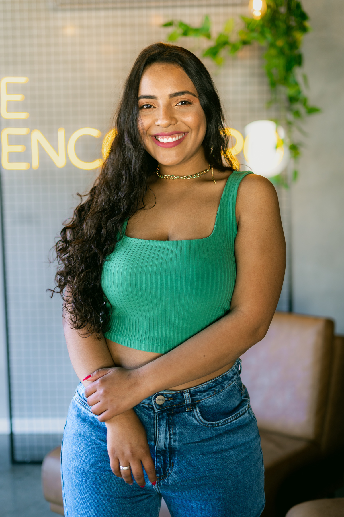 ensaio feminino interno em cafeteria em tramandaí rio grande do sul com julia motti fotografia