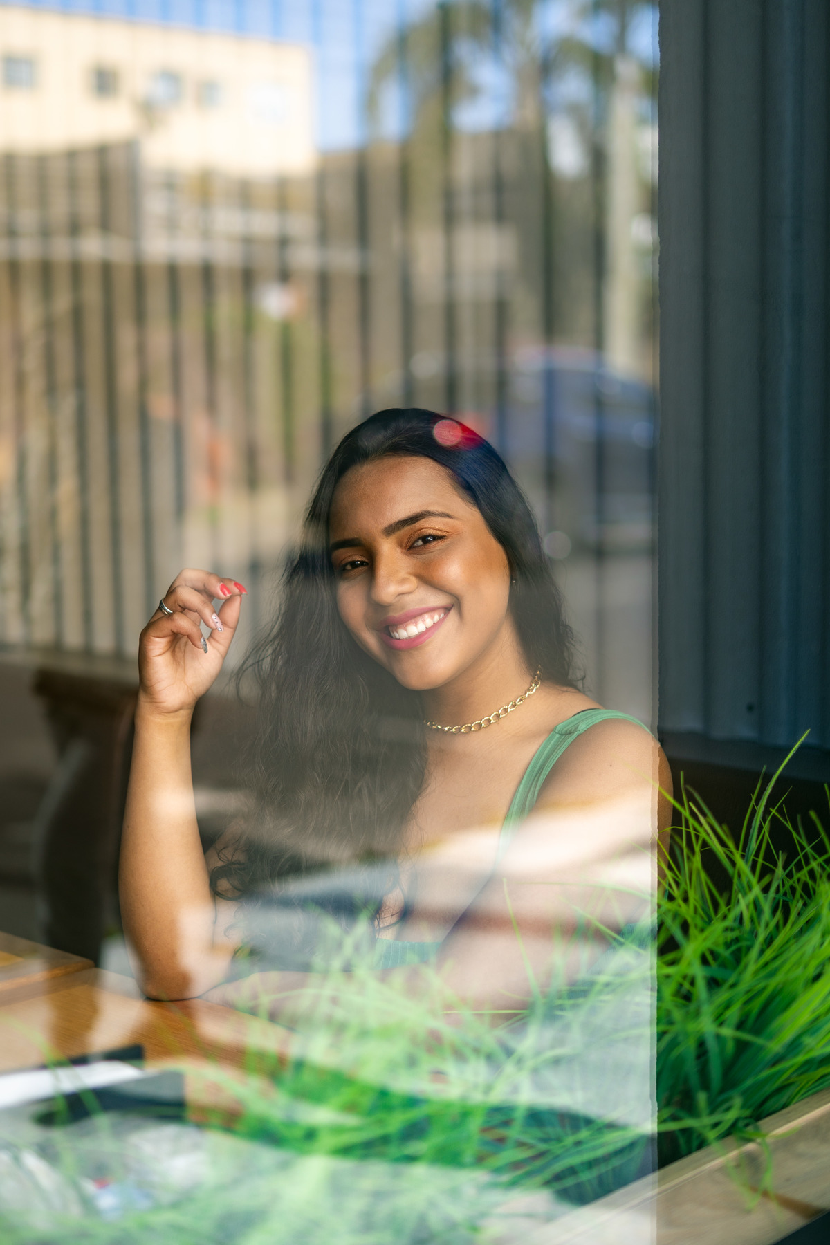 ensaio feminino interno em cafeteria em tramandaí rio grande do sul com julia motti fotografia