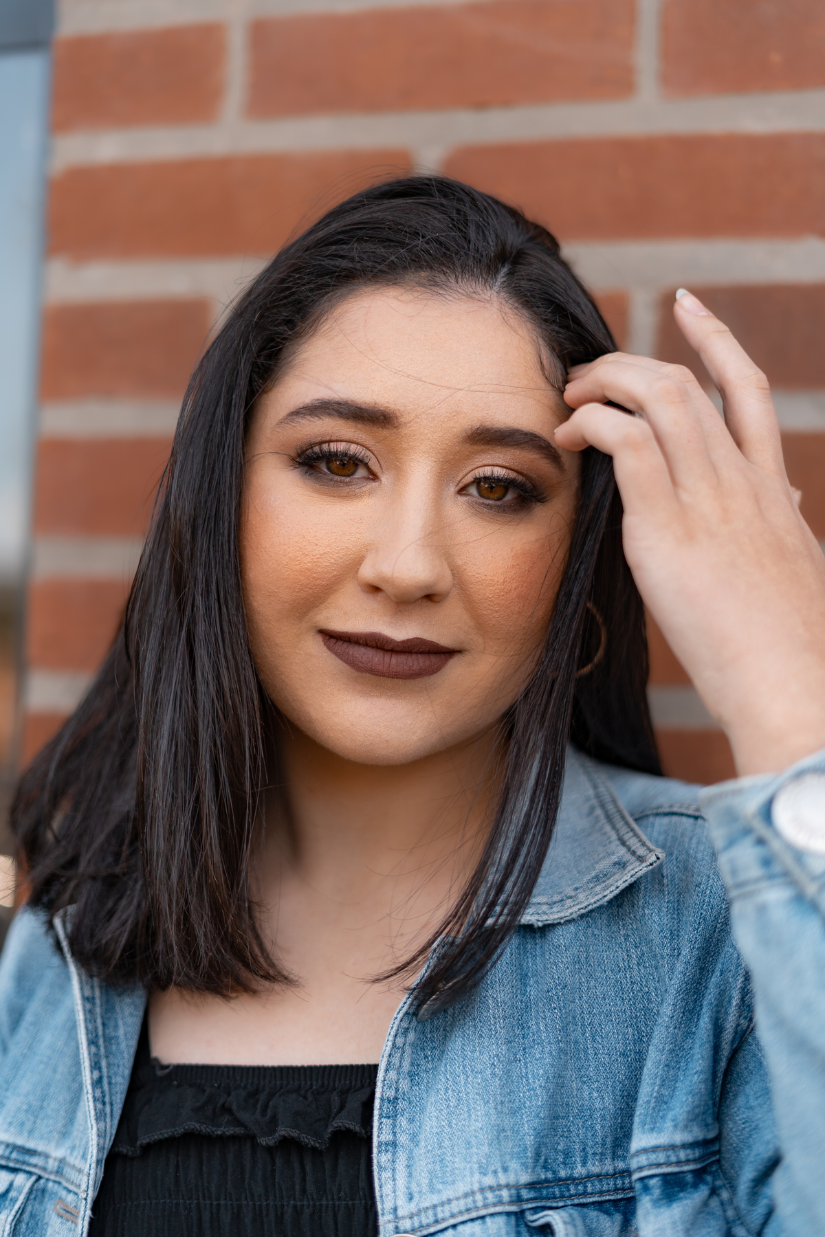 ensaio feminino de 16 anos interno e externo em uma biblioteca, casa do conde, em osório - julia motti fotografia