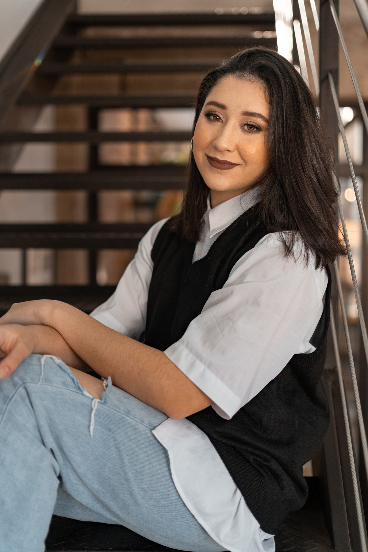 ensaio feminino de 16 anos interno e externo em uma biblioteca, casa do conde, em osório - julia motti fotografia