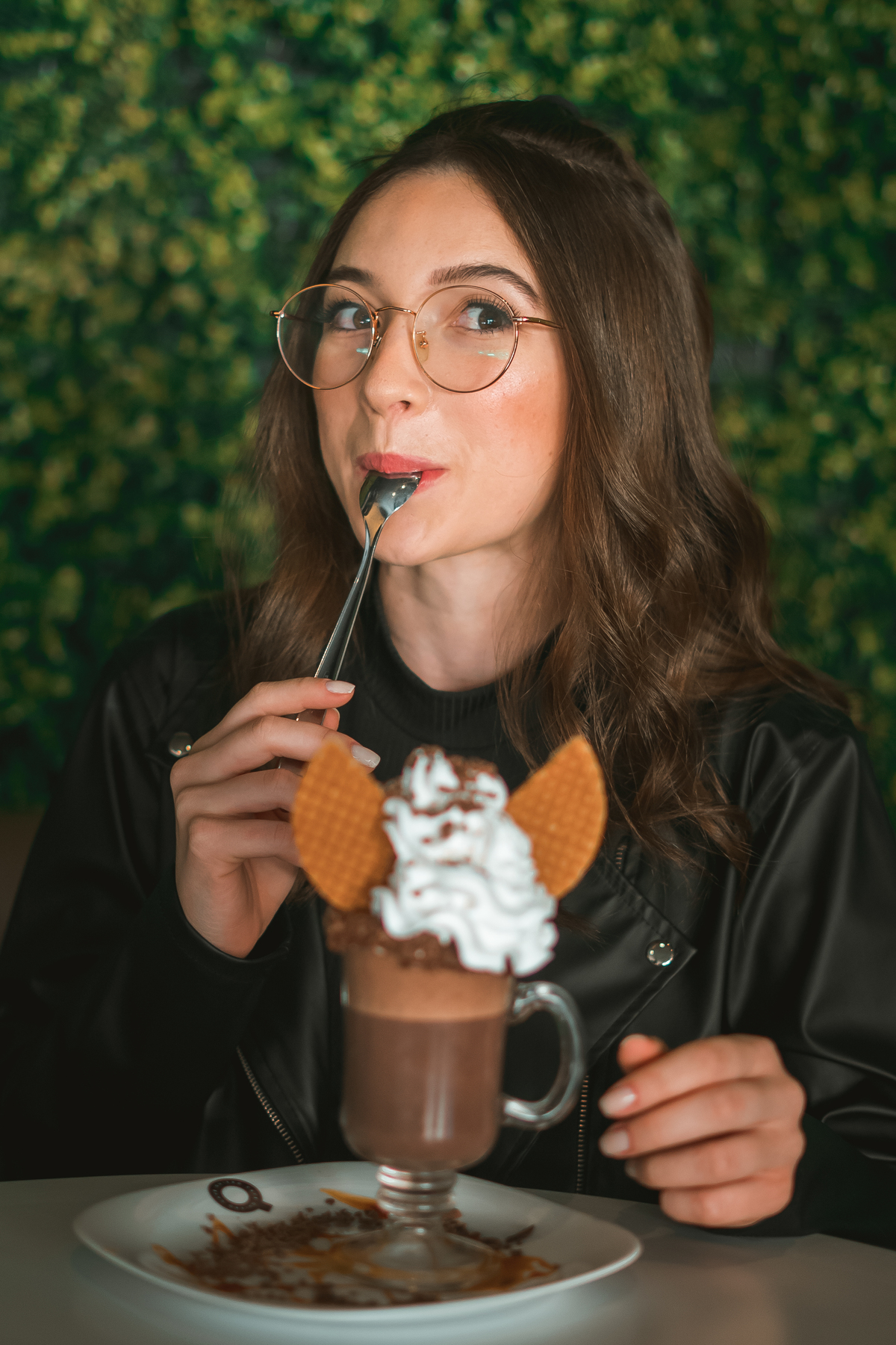 ensaio feminino na cafeteria e na praia em tramandaí ensaio interno e externo