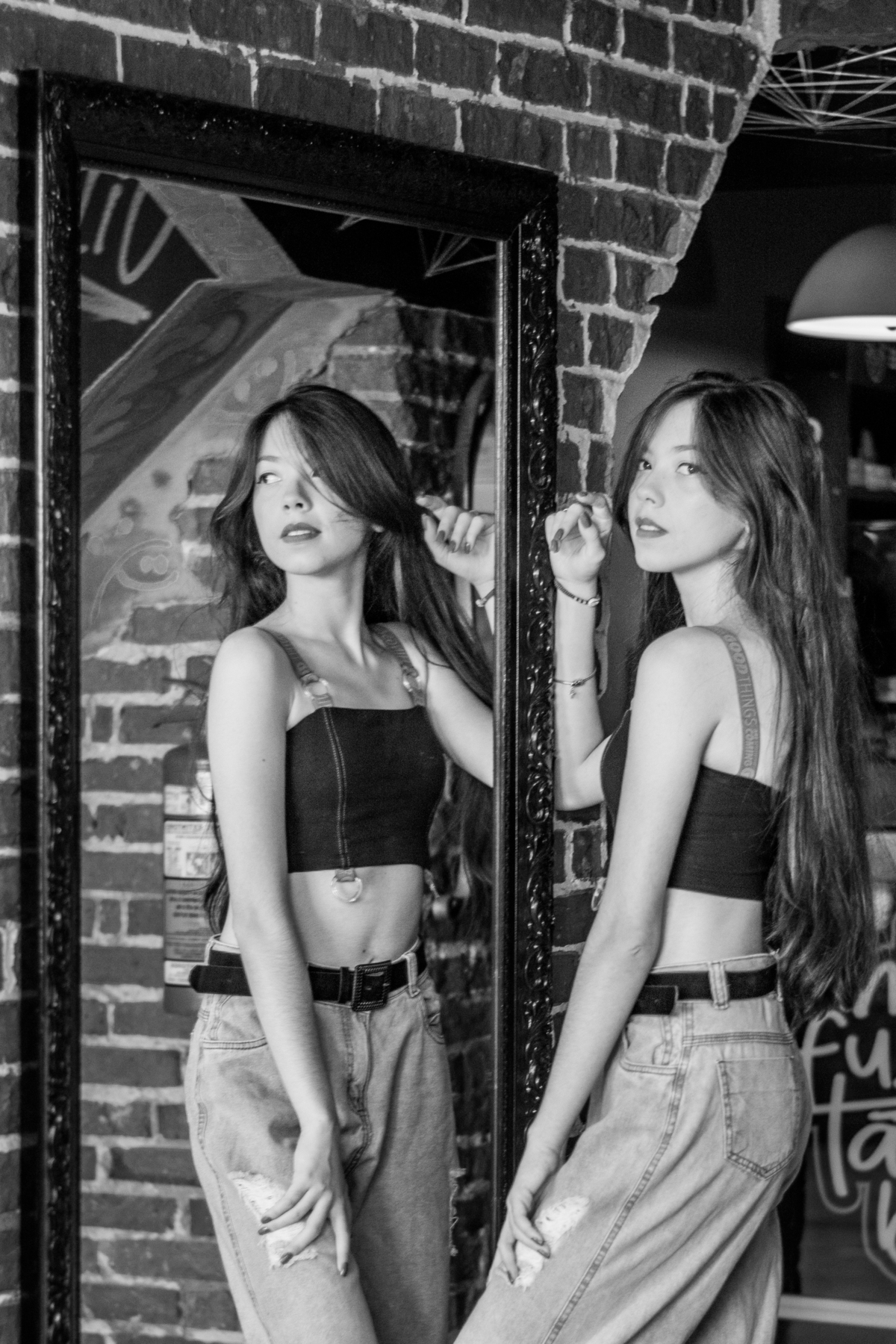 ensaio feminino interno na Ink Fusion Tattoo Bar, em Imbé-RS, fotógrafa Julia Motti Fotografia, 