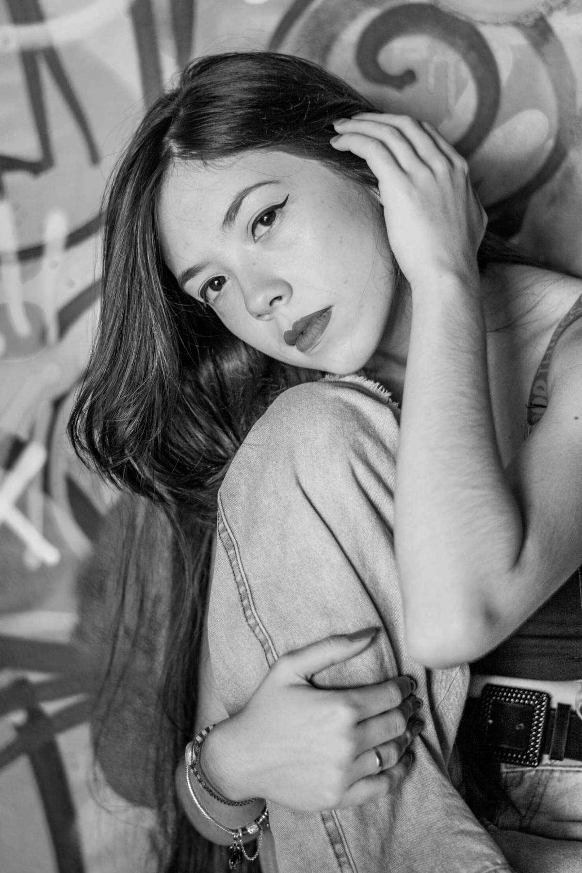 ensaio feminino interno na Ink Fusion Tattoo Bar, em Imbé-RS, fotógrafa Julia Motti Fotografia, 