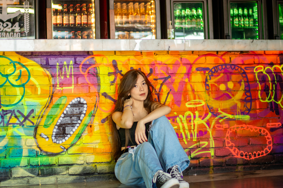 ensaio feminino interno na Ink Fusion Tattoo Bar, em Imbé-RS, fotógrafa Julia Motti Fotografia, 