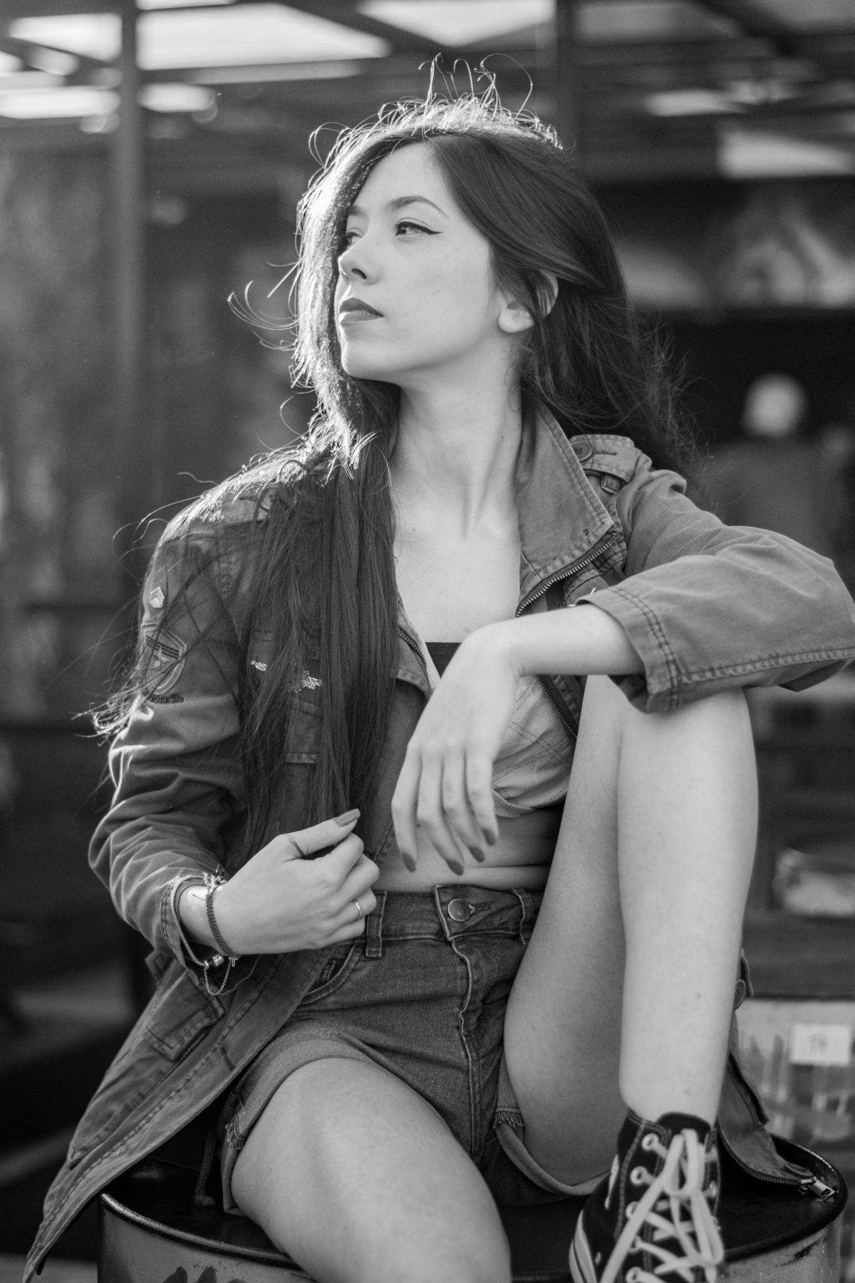 ensaio feminino interno na Ink Fusion Tattoo Bar, em Imbé-RS, fotógrafa Julia Motti Fotografia, 