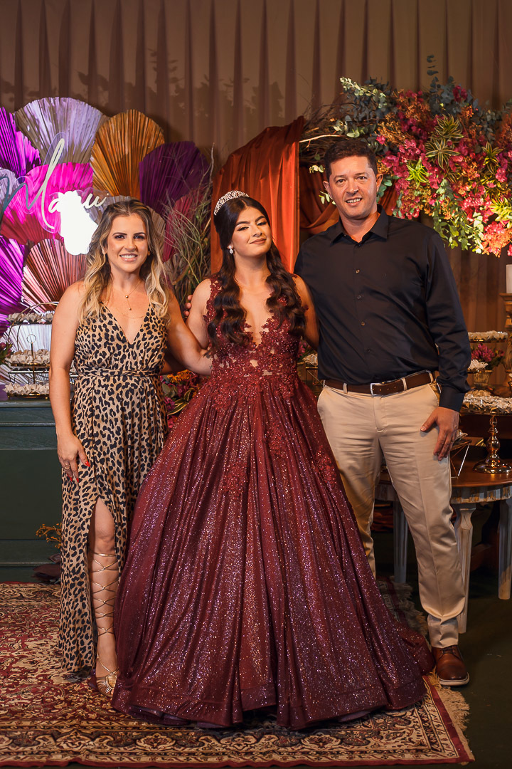 Festa e decoração de aniversario de 15 anos em Alta Floresta