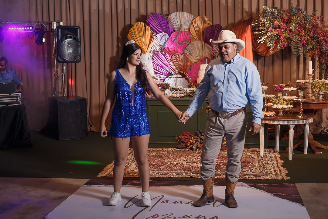 Festa e decoração de aniversario de 15 anos em Alta Floresta