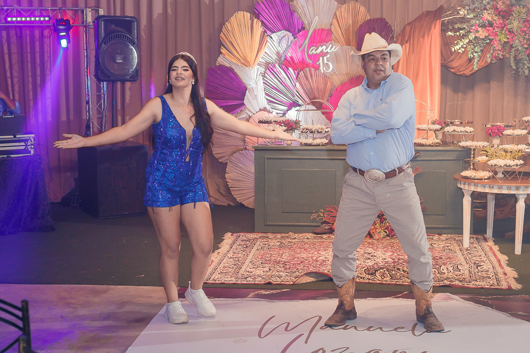 Festa e decoração de aniversario de 15 anos em Alta Floresta