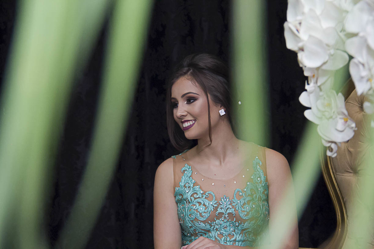 VASO DE FLOR E DEBUTANTE