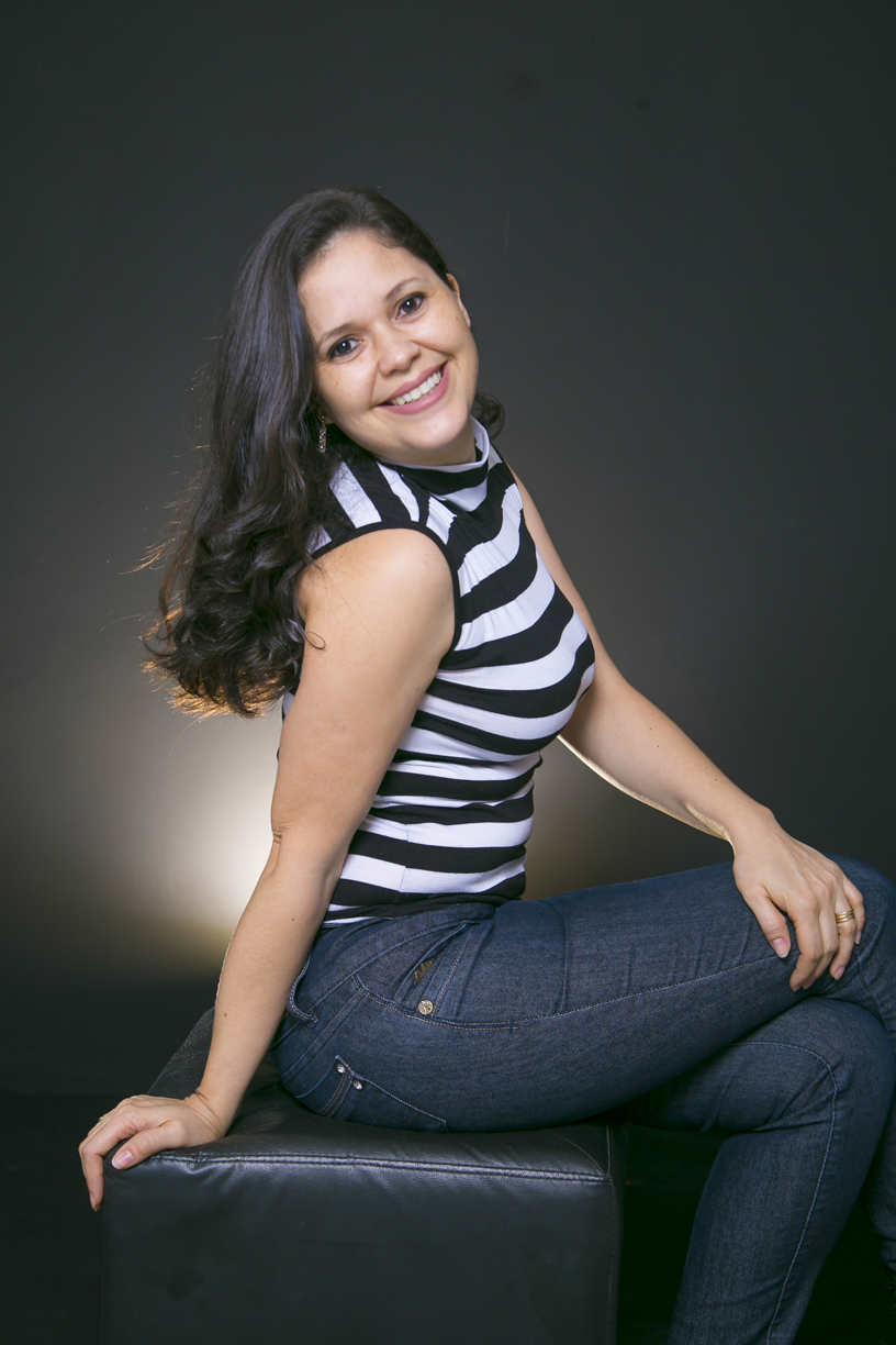 ANGELINA BRUNELO BRUNELO FOTOGRAFIA SENTA NO PUF