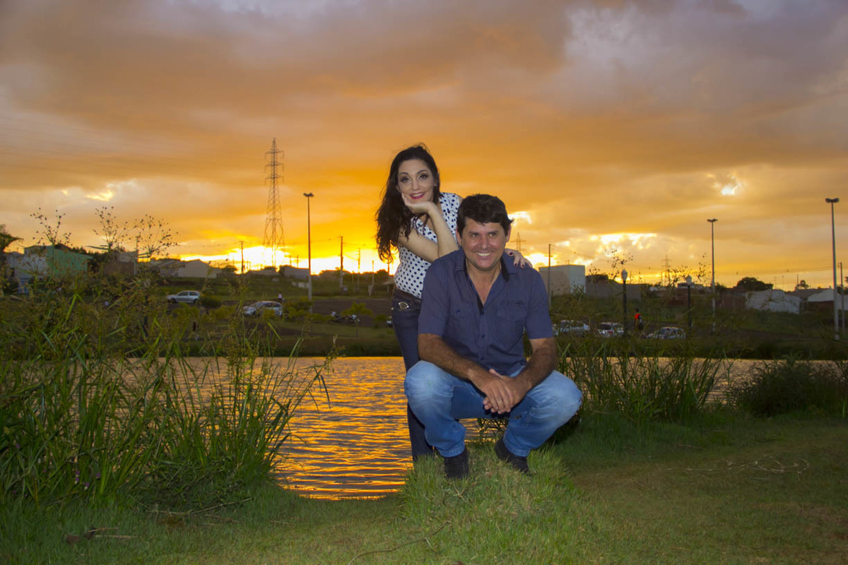 POR DO SOL MARAVILHOSOCOM OS NOIVOS