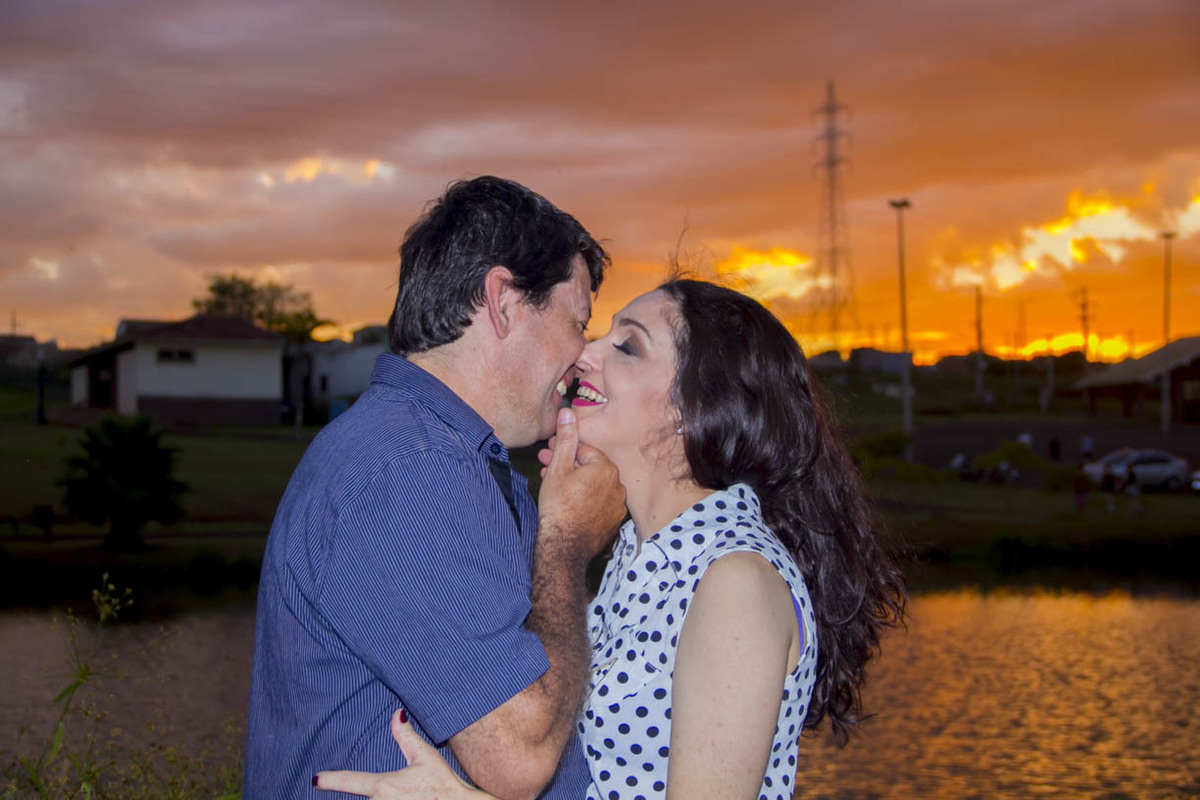 BEIJANDO A NOIVA COM CARINHO