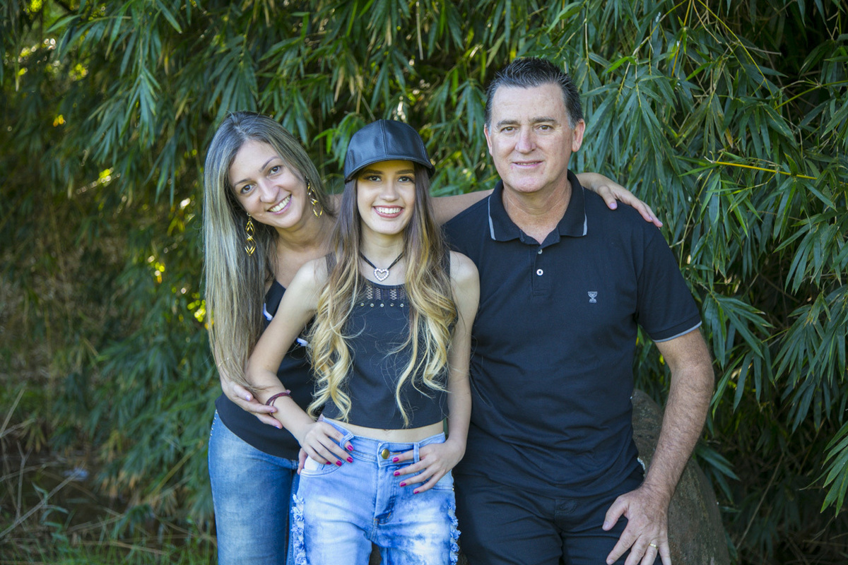 PAI E MÃE JUNTOS NA FOTO NA PEDRA