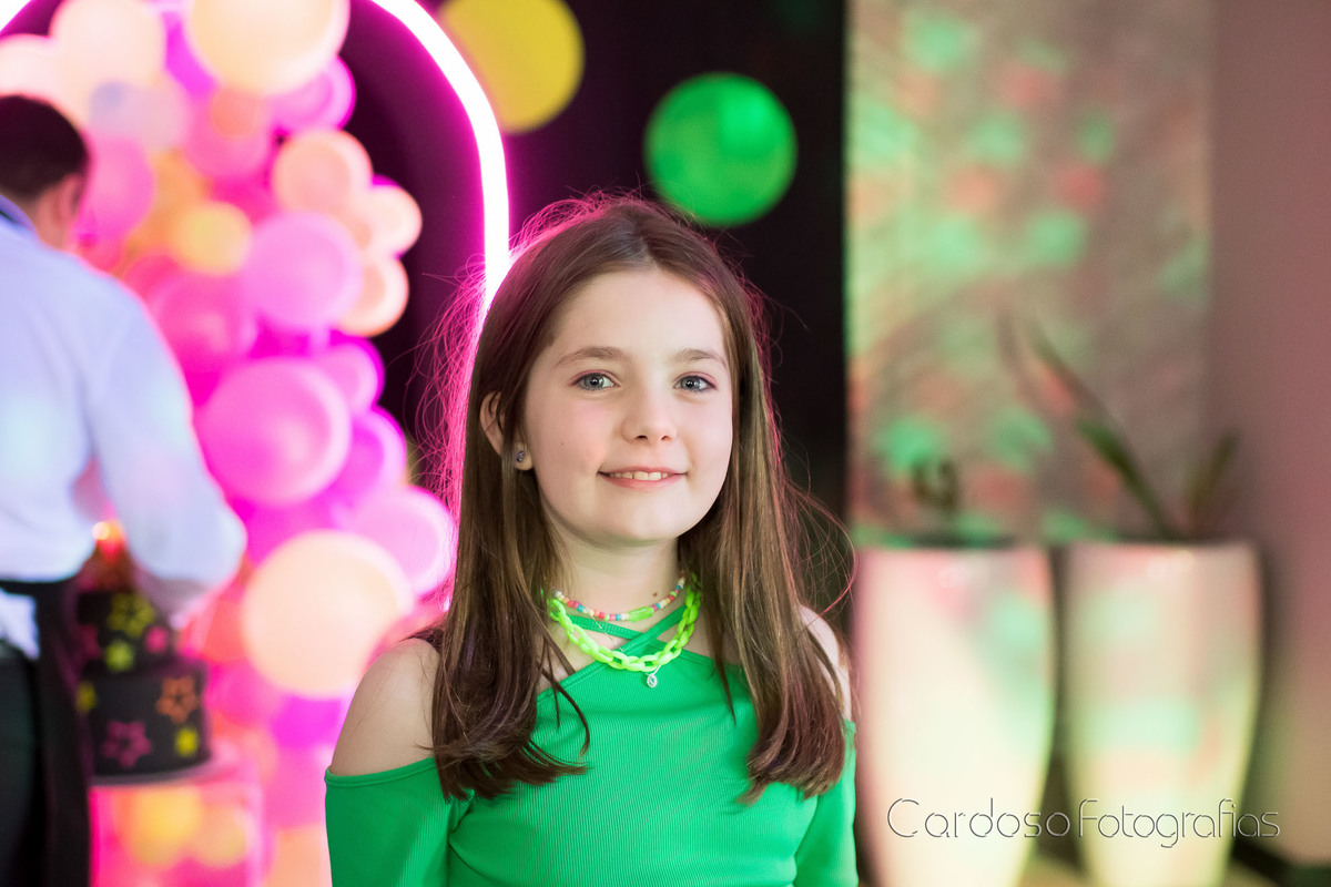 decoração de menina no tema Neon